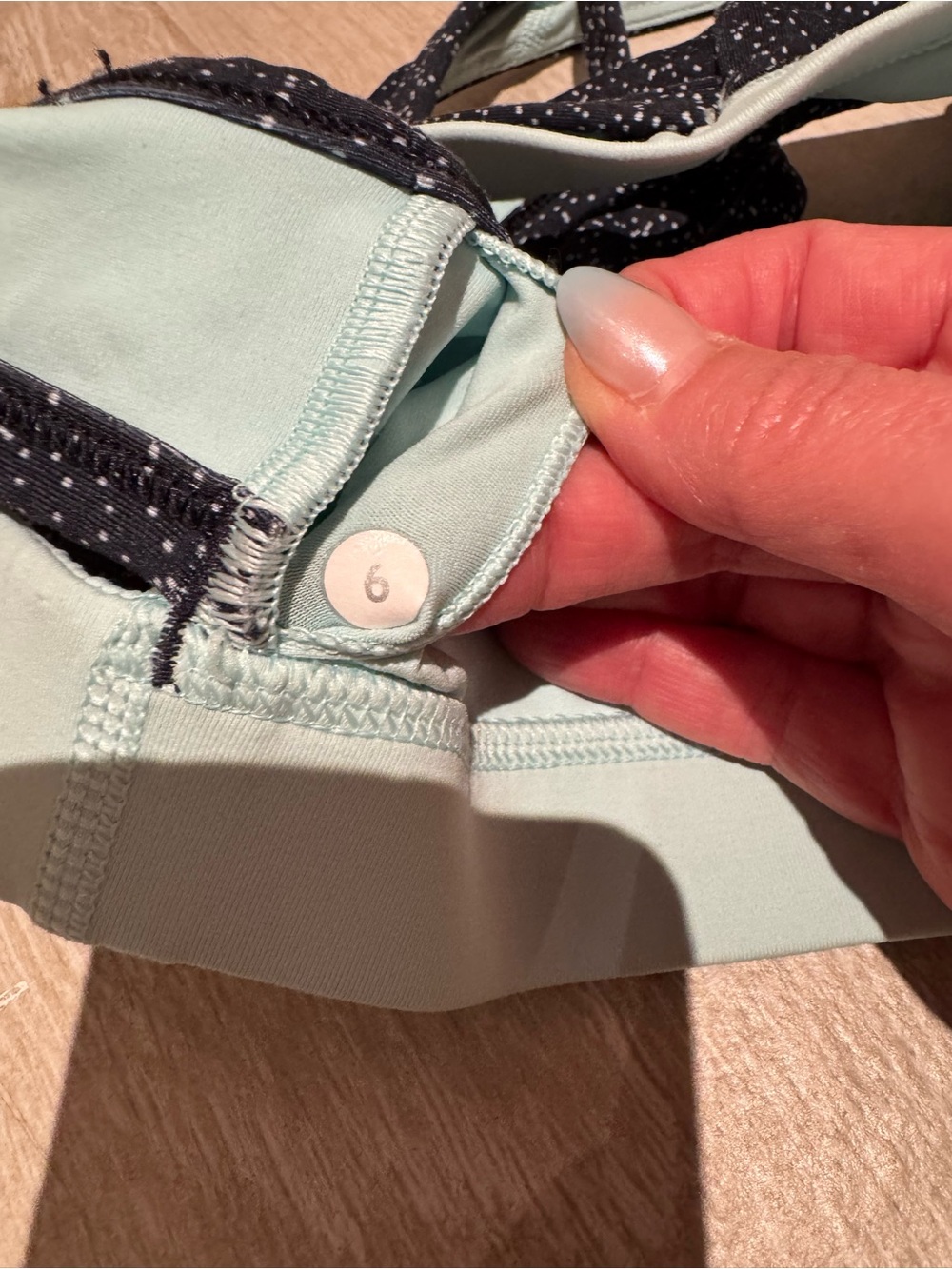 lululemon athletica Blue Speckle Racerback Sports Bra with Mint Band Size 6 - Picture 4 of 4